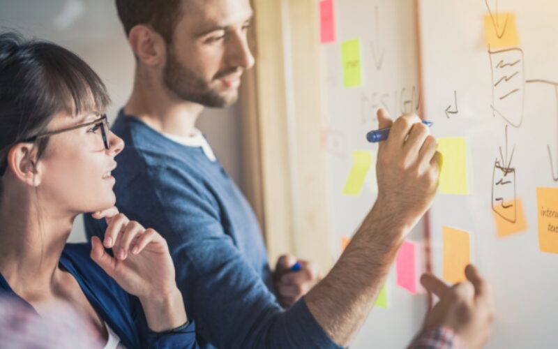 Welke dataverzamelingsmethode past bij je scriptie Lees alles over interviews enquêtes observaties deskresearch en data analyse
