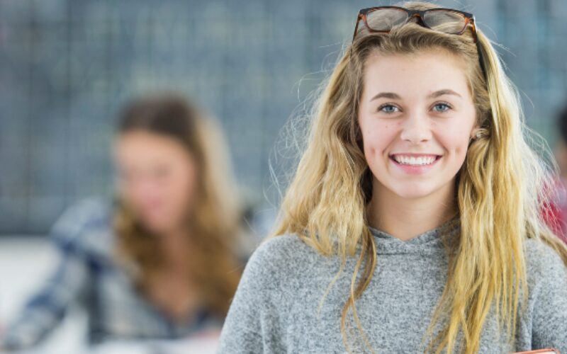 Wat is het verschil tussen een onderzoeksvraag hoofdvraag en deelvragen Lees hoe je samenhangende onderzoeksvragen opstelt voor je scriptie